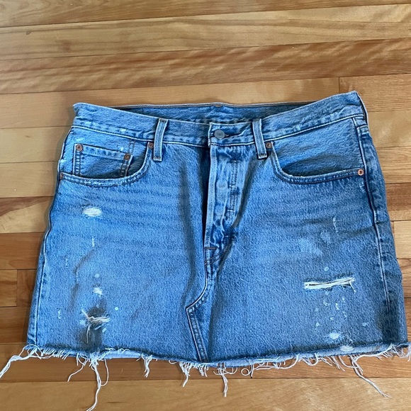 Levi’s Jean skirt - Picture 2 of 3